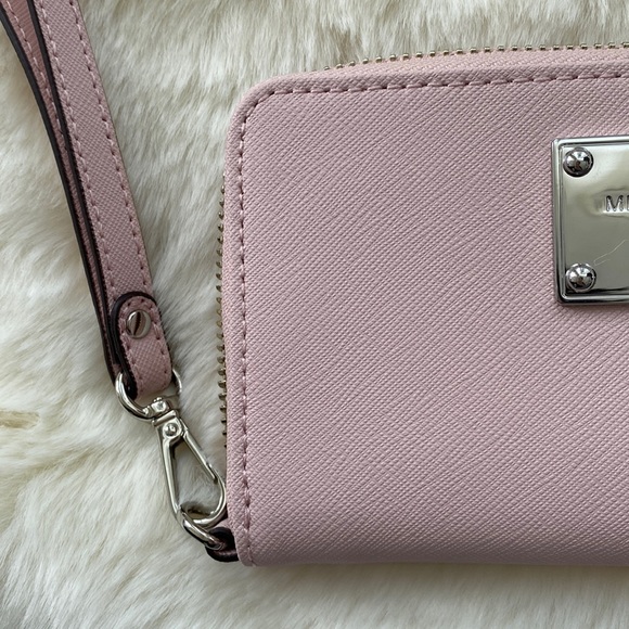 Michael Kors Light Pink Wallet Wristlet - Picture 4 of 9